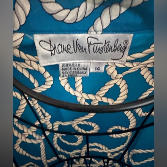 Vintage Diane Von Furstenberg Silk Blue and White wrap dress - Picture 9 of 9